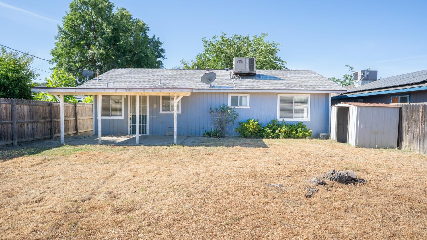 242 Madison St, Coalinga, CA 93210