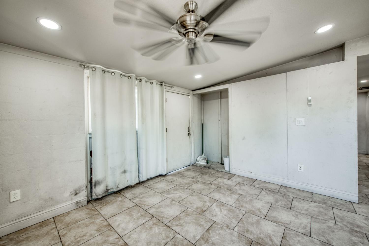 2326 E Hampton Way, Fresno, CA 93726