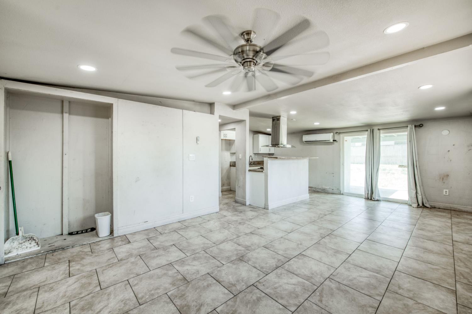 2326 E Hampton Way, Fresno, CA 93726