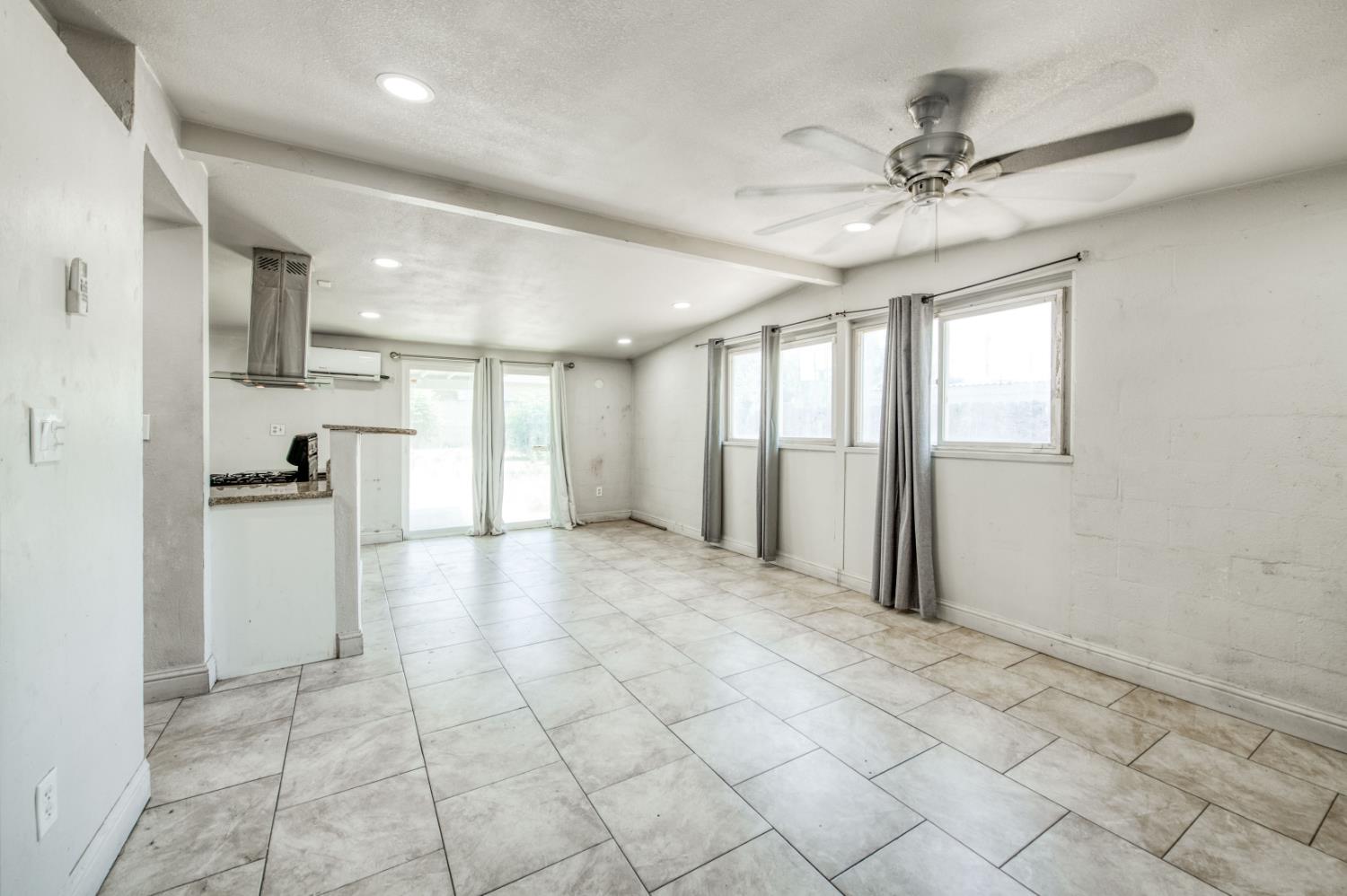 2326 E Hampton Way, Fresno, CA 93726