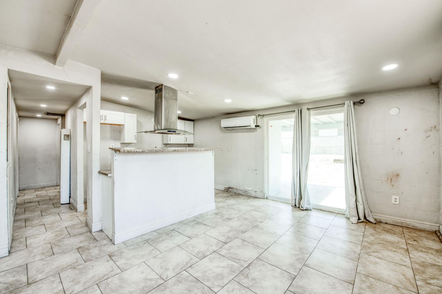 2326 E Hampton Way, Fresno, CA 93726