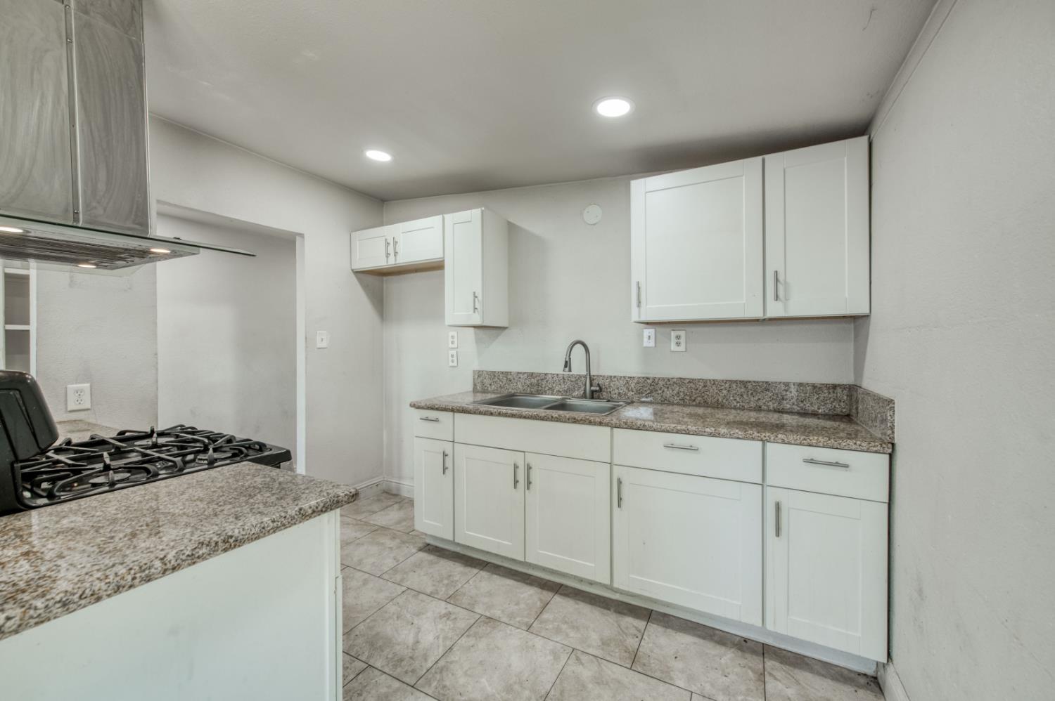 2326 E Hampton Way, Fresno, CA 93726
