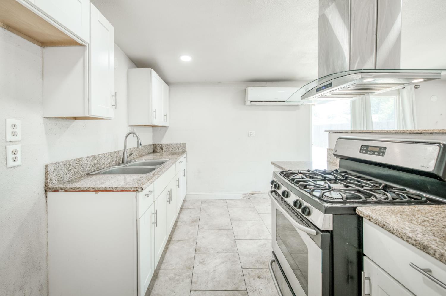 2326 E Hampton Way, Fresno, CA 93726