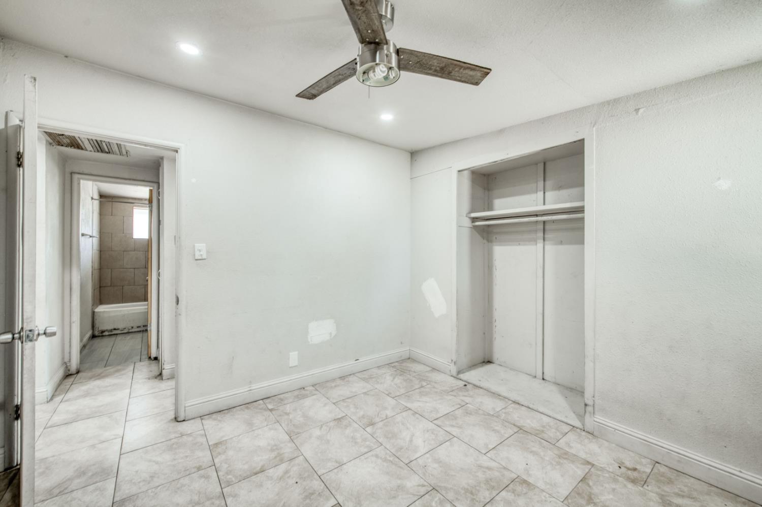 2326 E Hampton Way, Fresno, CA 93726