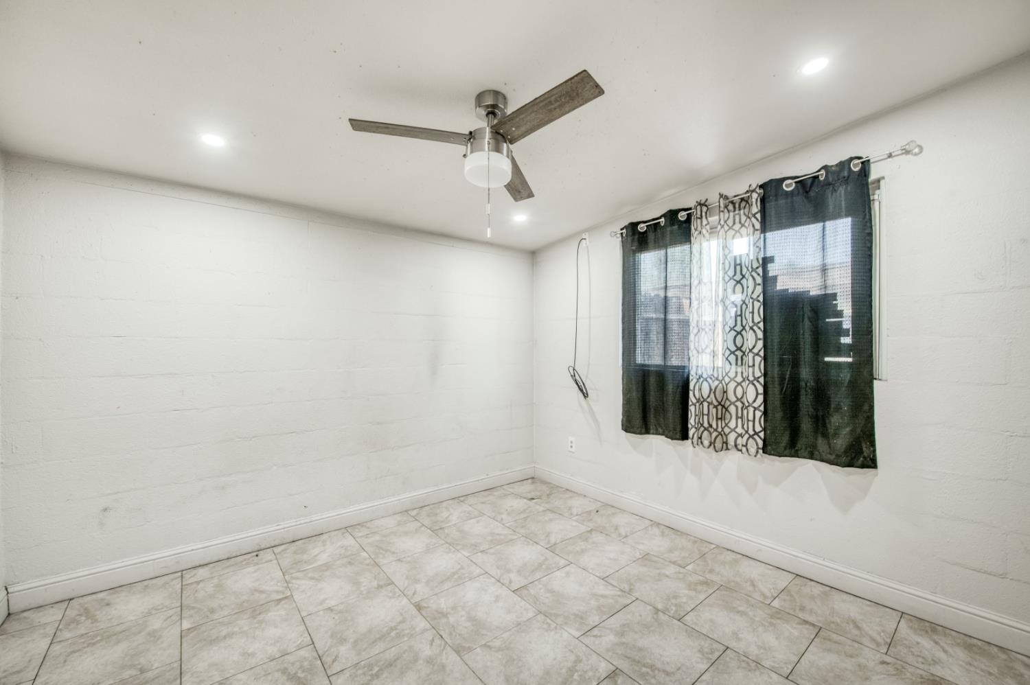 2326 E Hampton Way, Fresno, CA 93726