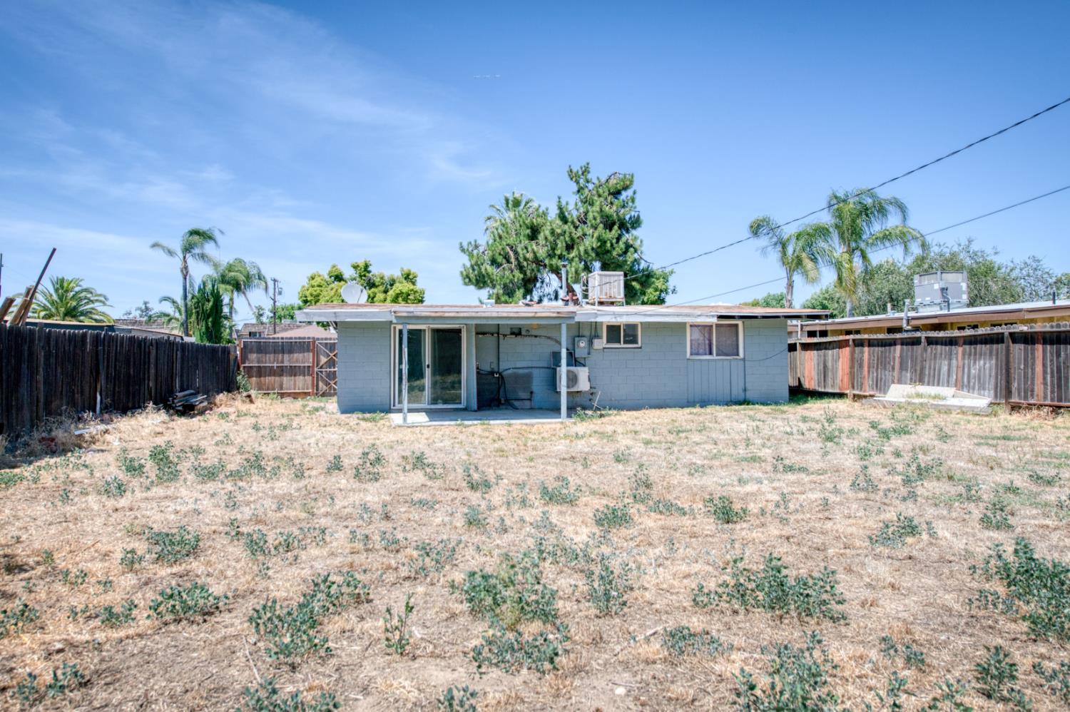 2326 E Hampton Way, Fresno, CA 93726