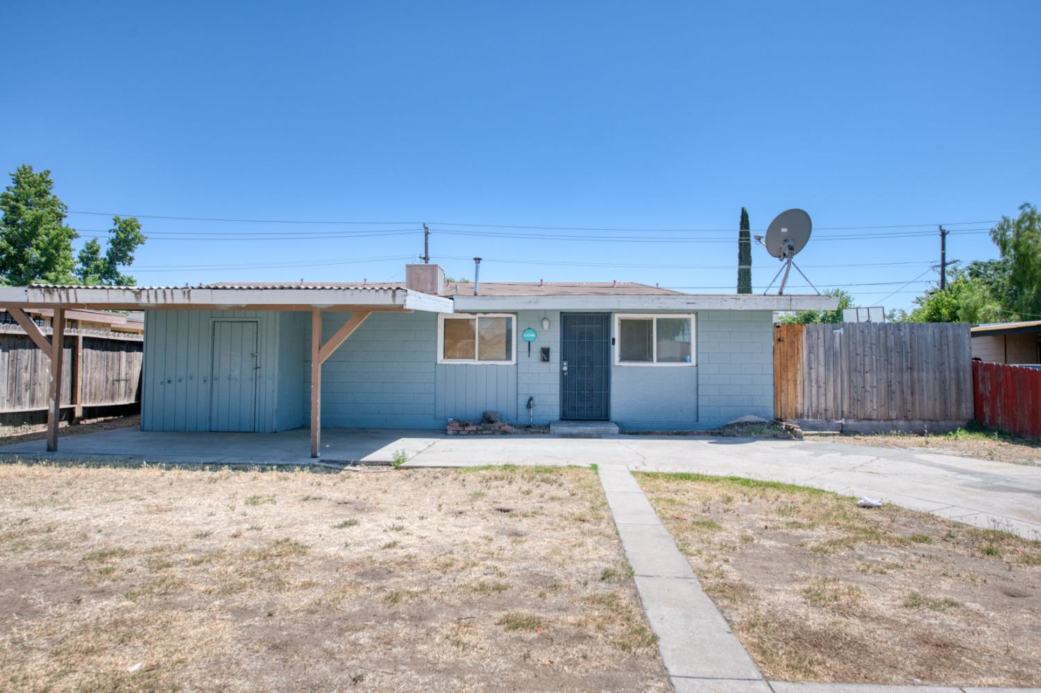 2326 E Hampton Way, Fresno, CA 93726