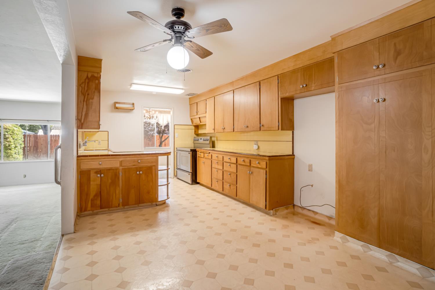 3899 E Lyell, Fresno, CA 93702