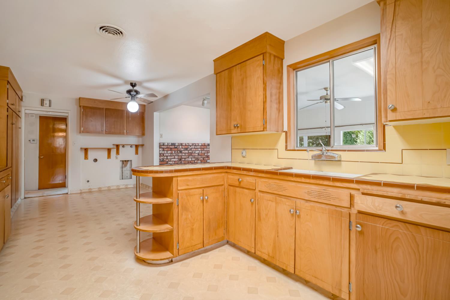 3899 E Lyell, Fresno, CA 93702