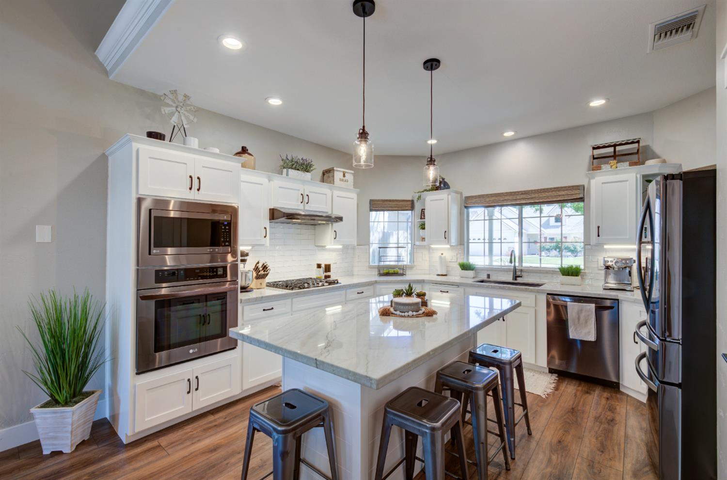 1812 E Oakmont Ave, Fresno, CA 93730