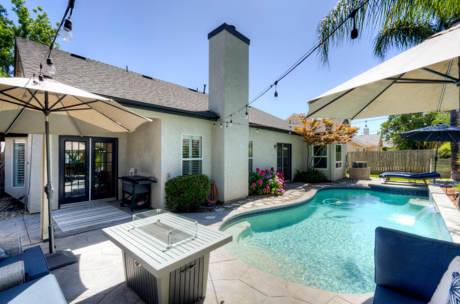 1812 E Oakmont Ave, Fresno, CA 93730
