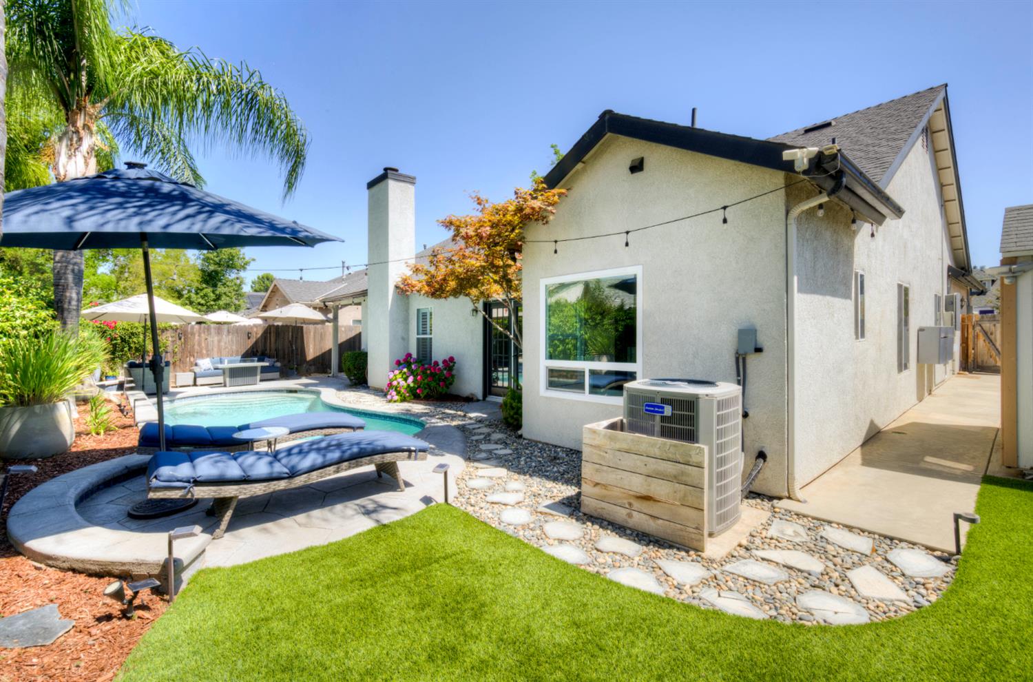 1812 E Oakmont Ave, Fresno, CA 93730