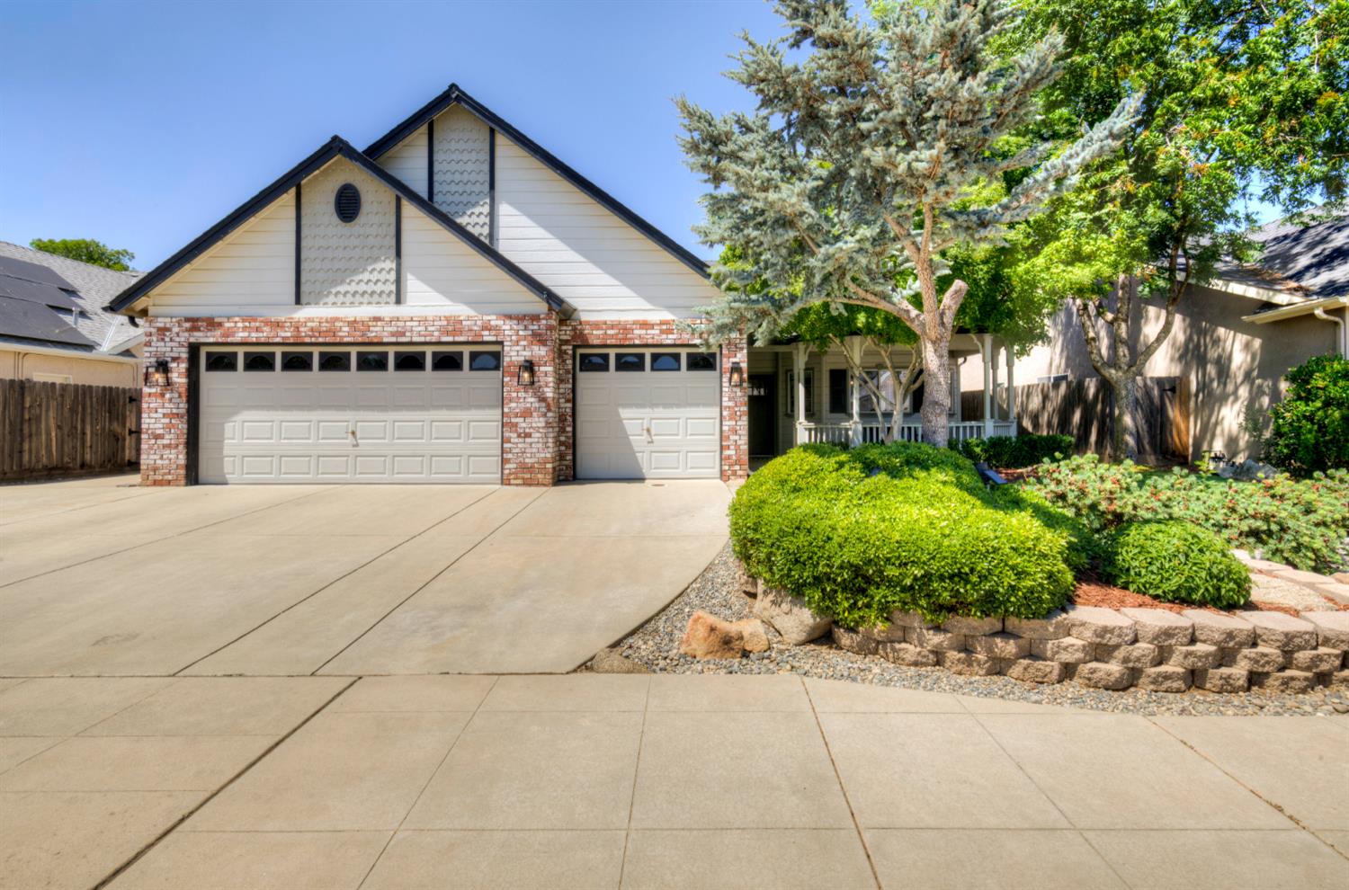 1812 E Oakmont Ave, Fresno, CA 93730