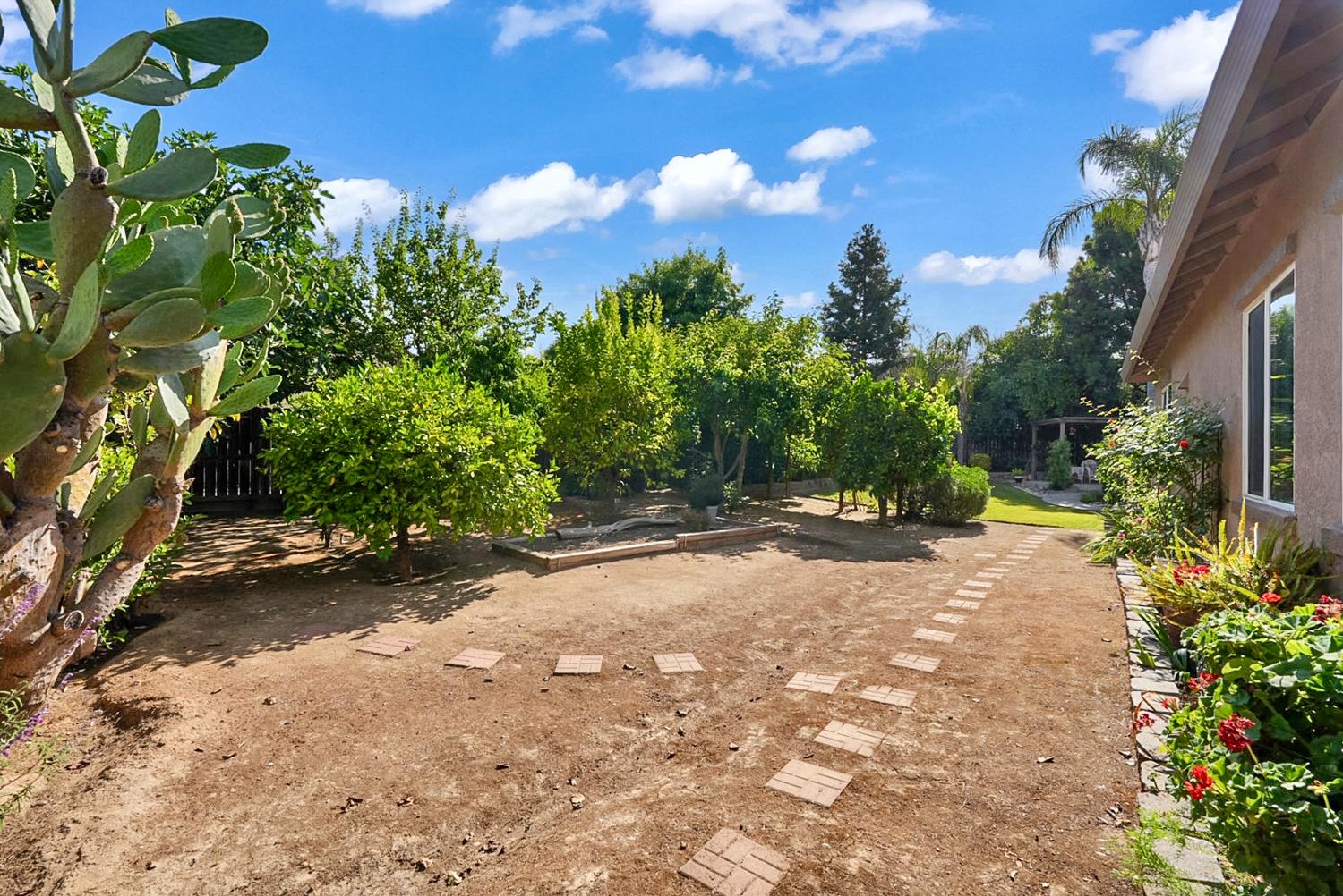 12165 Pheasant Run Blvd, Chowchilla, CA 93610
