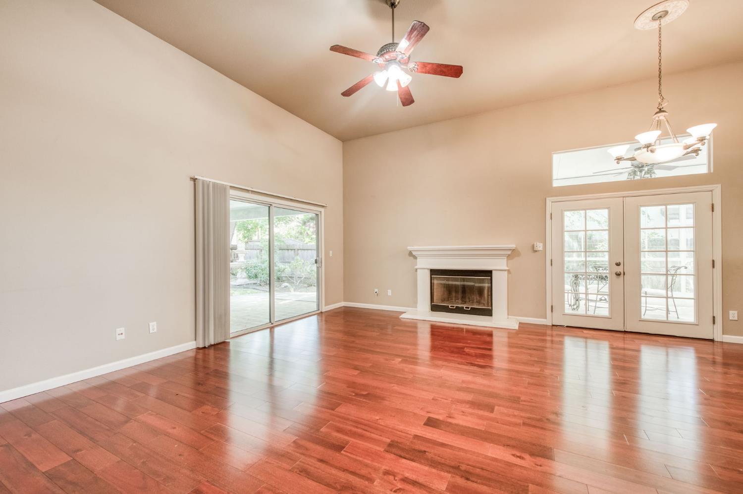 2293 E Desert Island Dr, Fresno, CA 93730