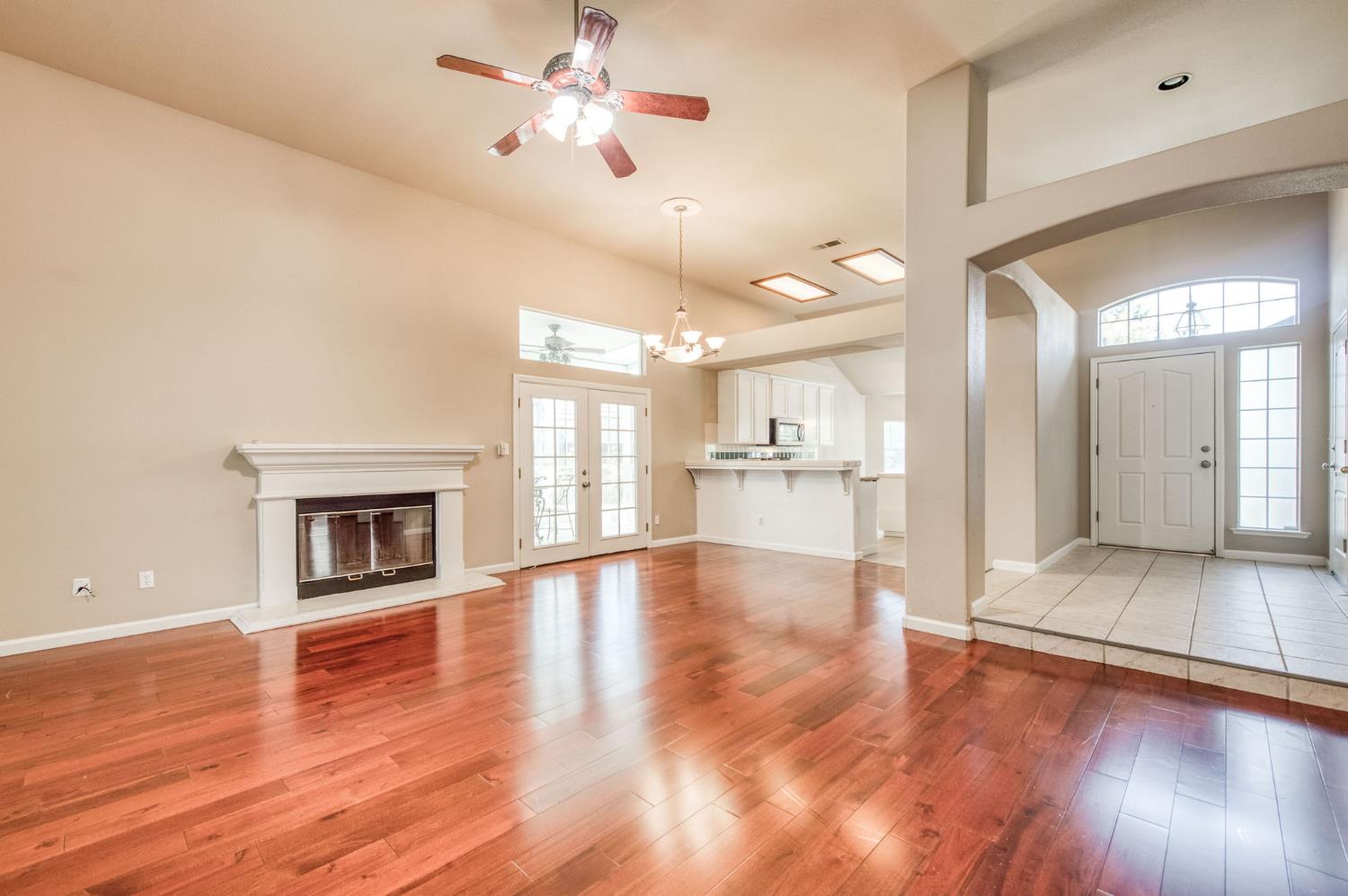 2293 E Desert Island Dr, Fresno, CA 93730