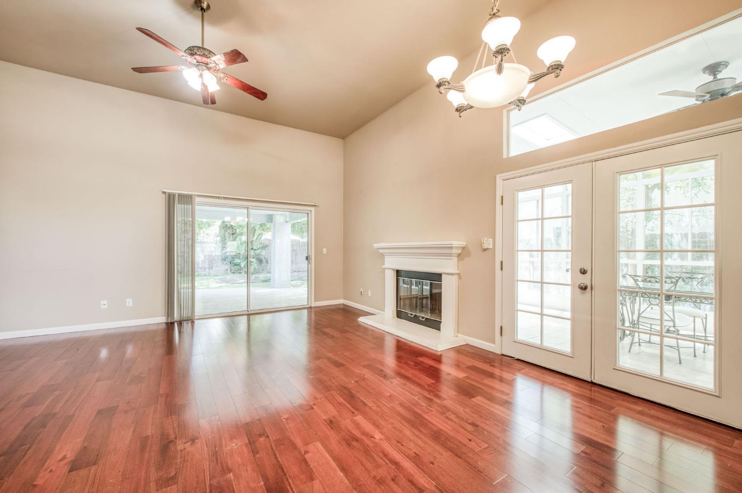 2293 E Desert Island Dr, Fresno, CA 93730