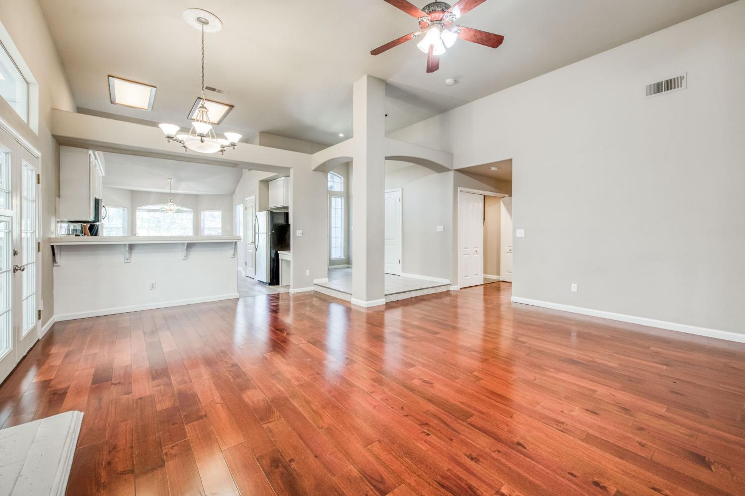 2293 E Desert Island Dr, Fresno, CA 93730