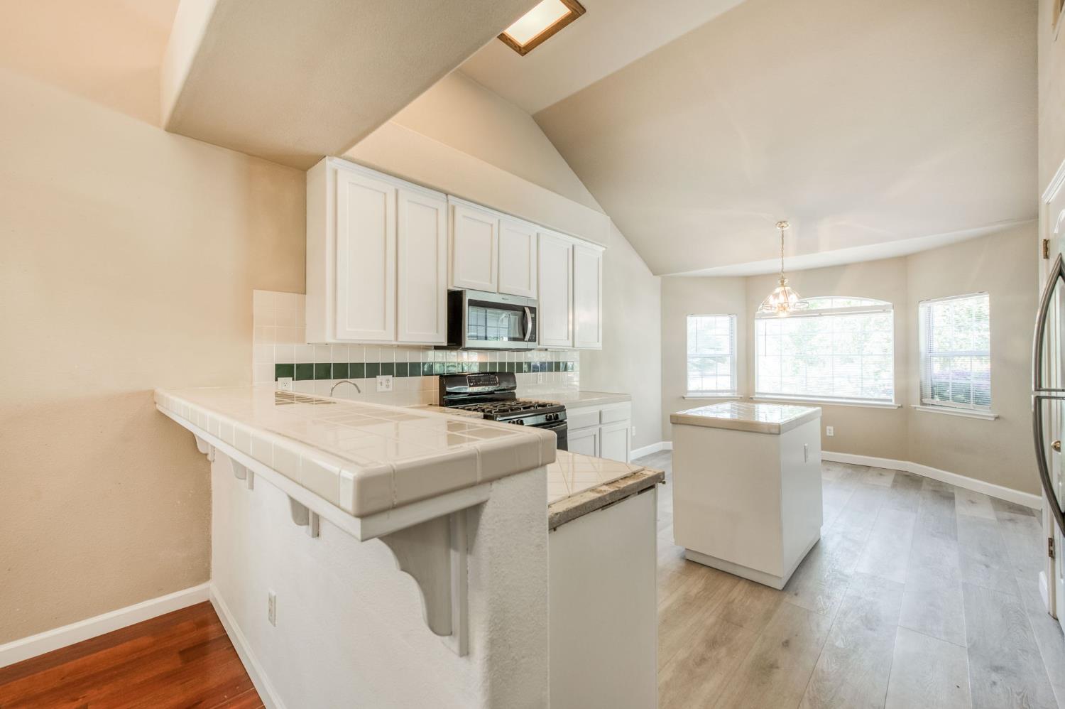 2293 E Desert Island Dr, Fresno, CA 93730