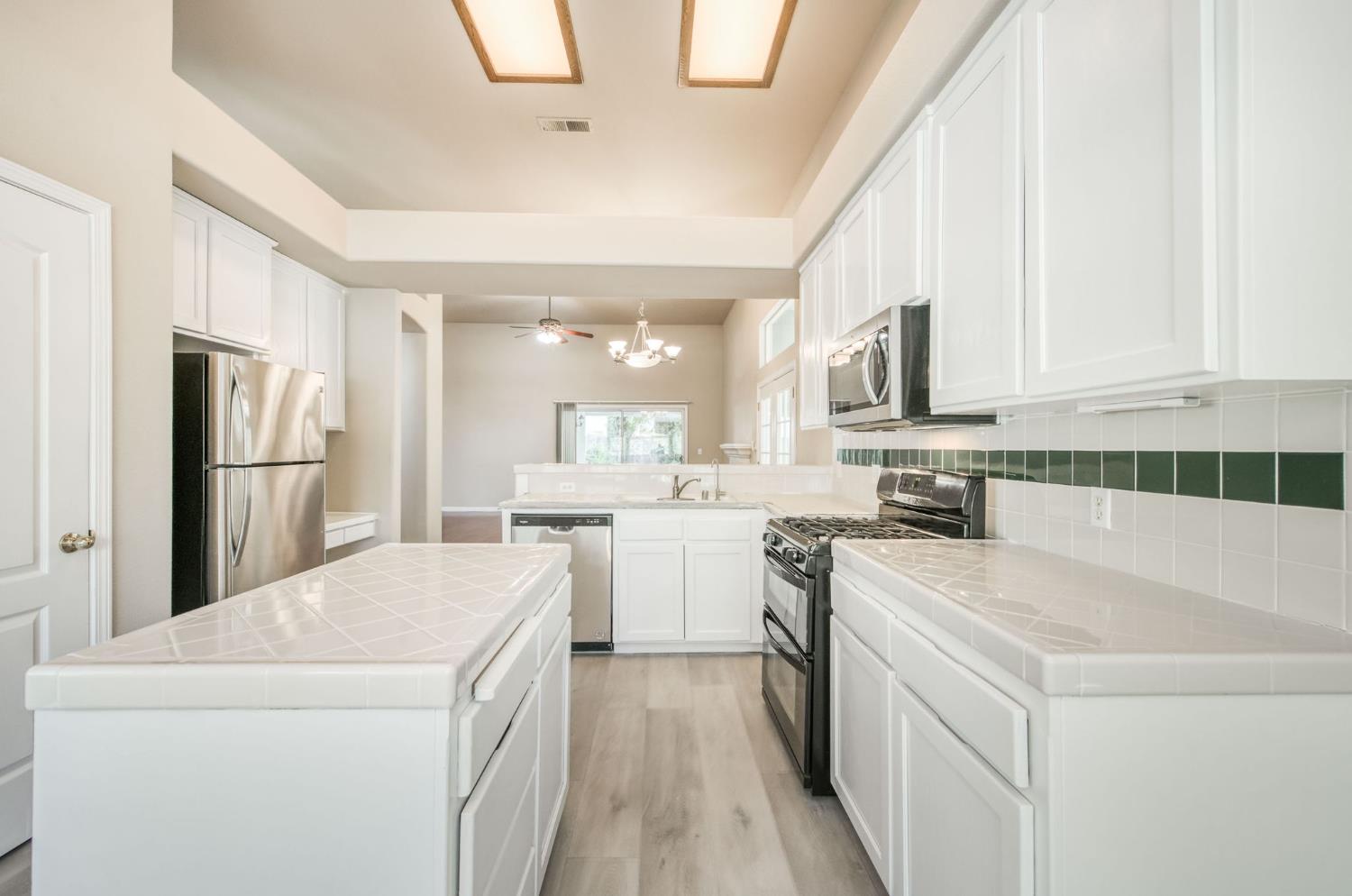 2293 E Desert Island Dr, Fresno, CA 93730