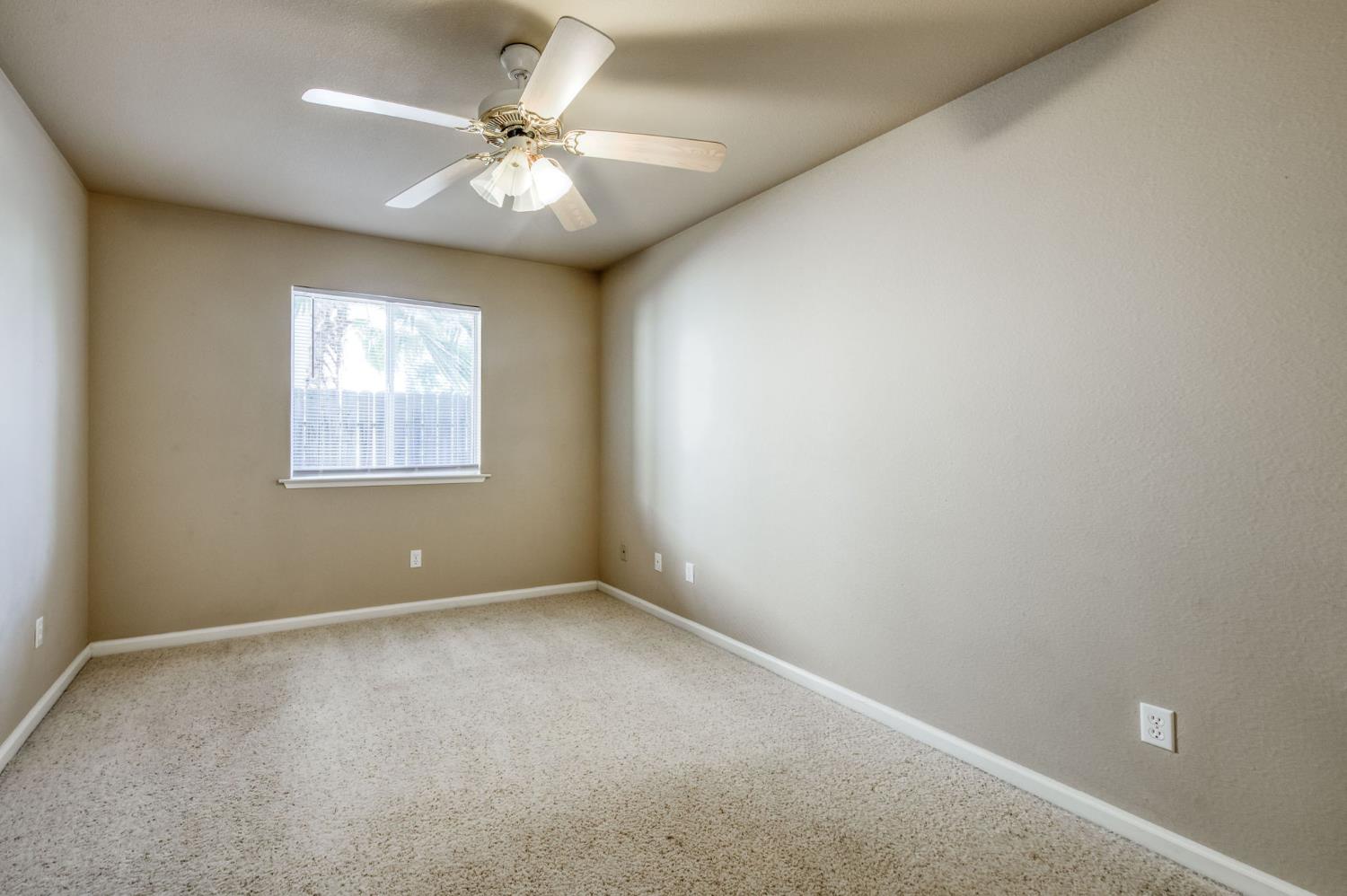 2293 E Desert Island Dr, Fresno, CA 93730