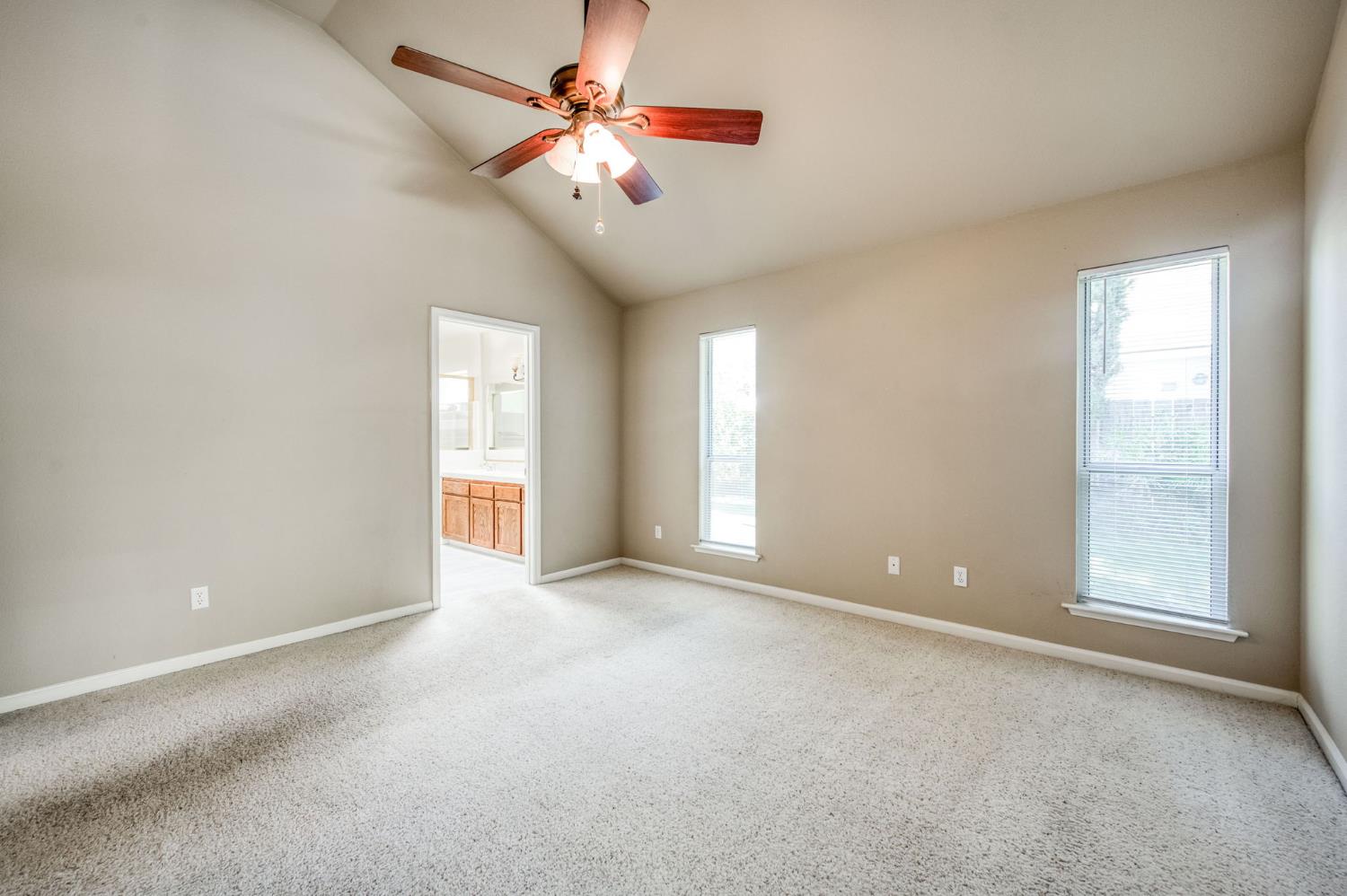 2293 E Desert Island Dr, Fresno, CA 93730