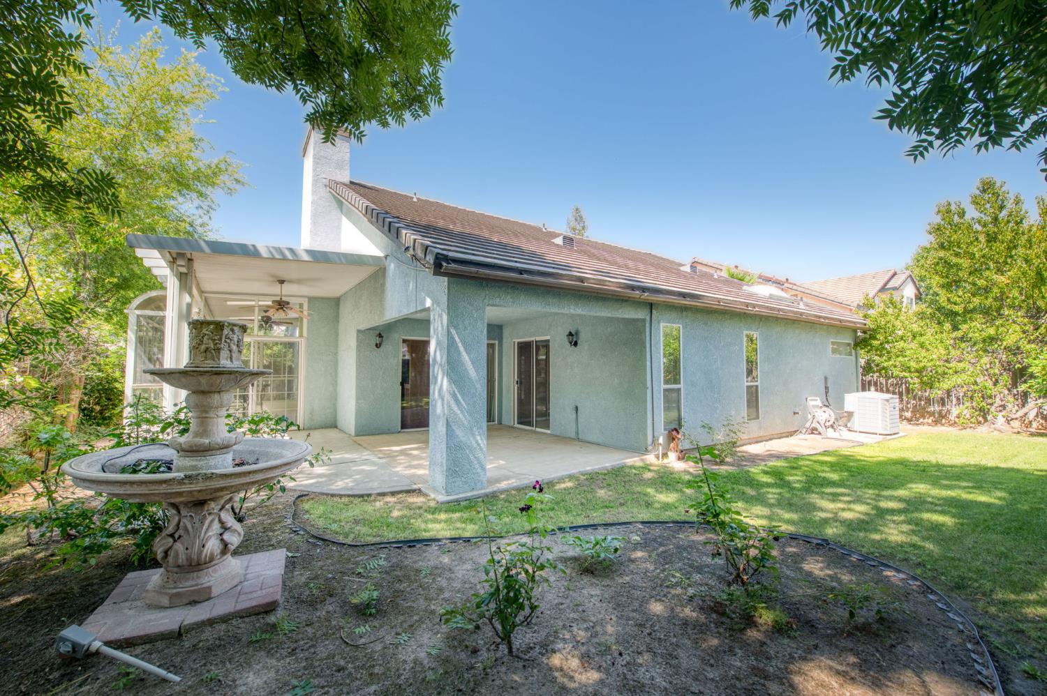 2293 E Desert Island Dr, Fresno, CA 93730