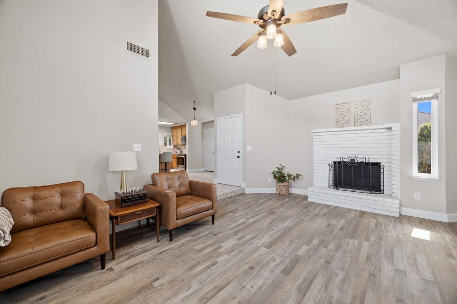 381 E Nees Ave #101, Fresno, CA 93720