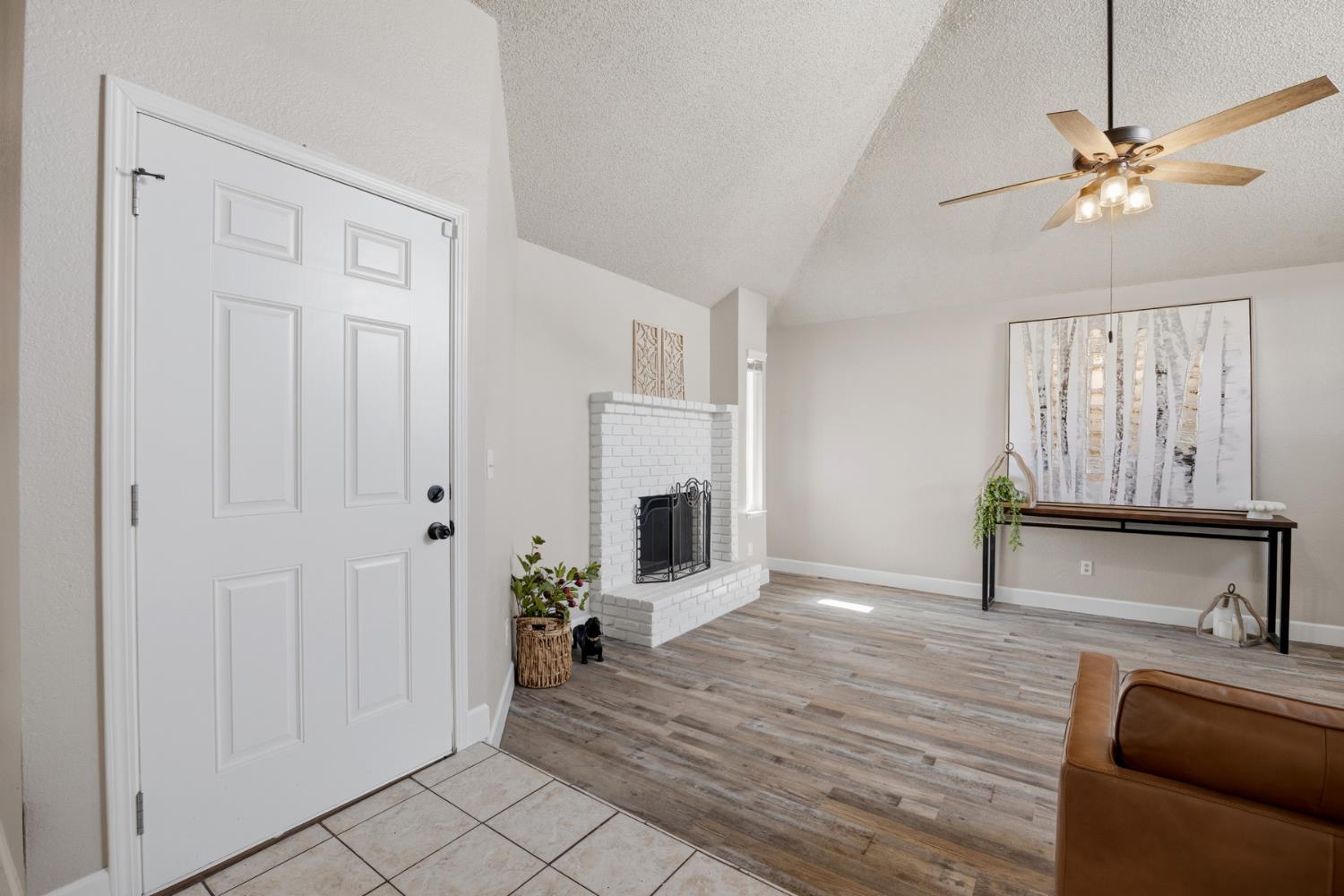 381 E Nees Ave #101, Fresno, CA 93720