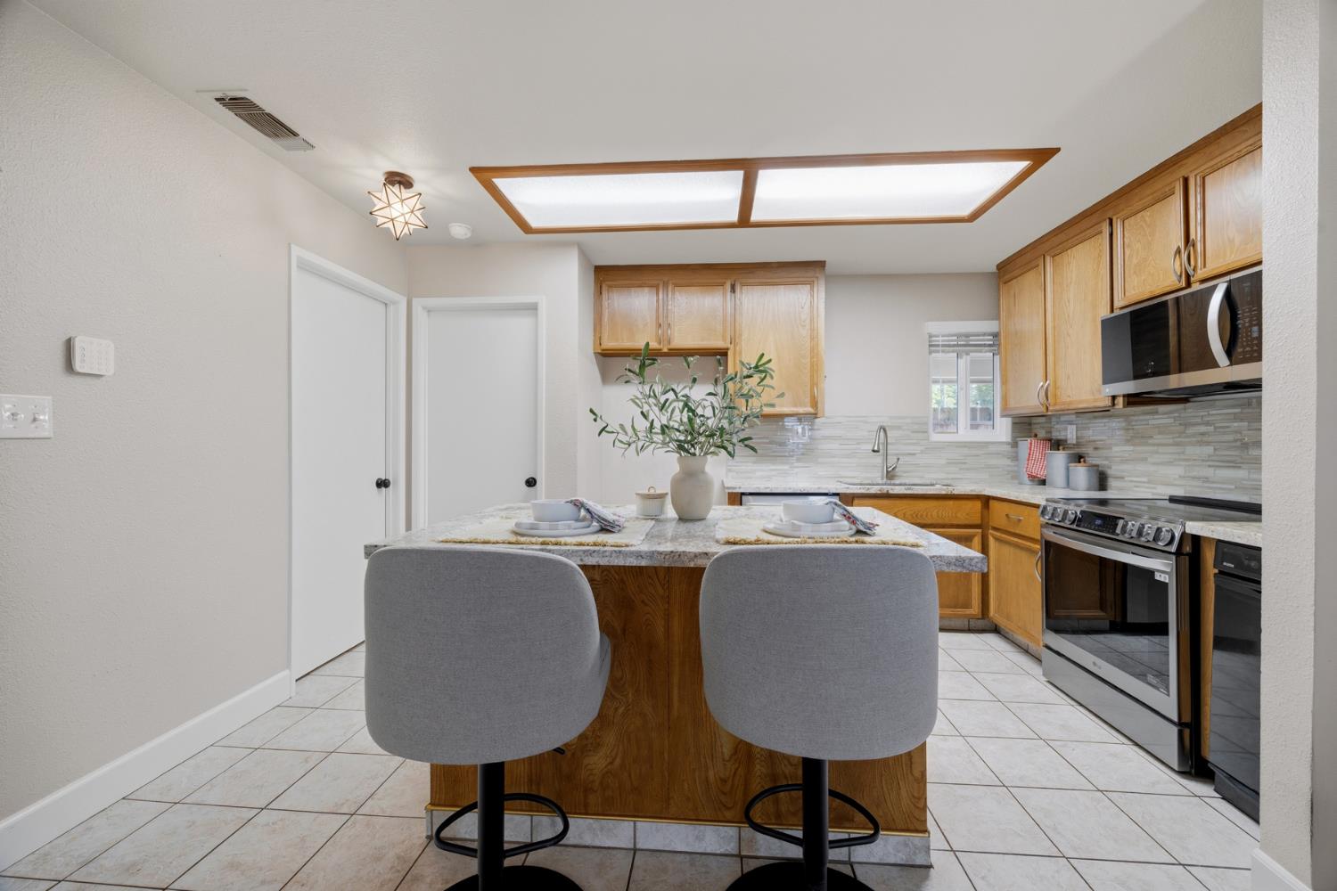 381 E Nees Ave #101, Fresno, CA 93720