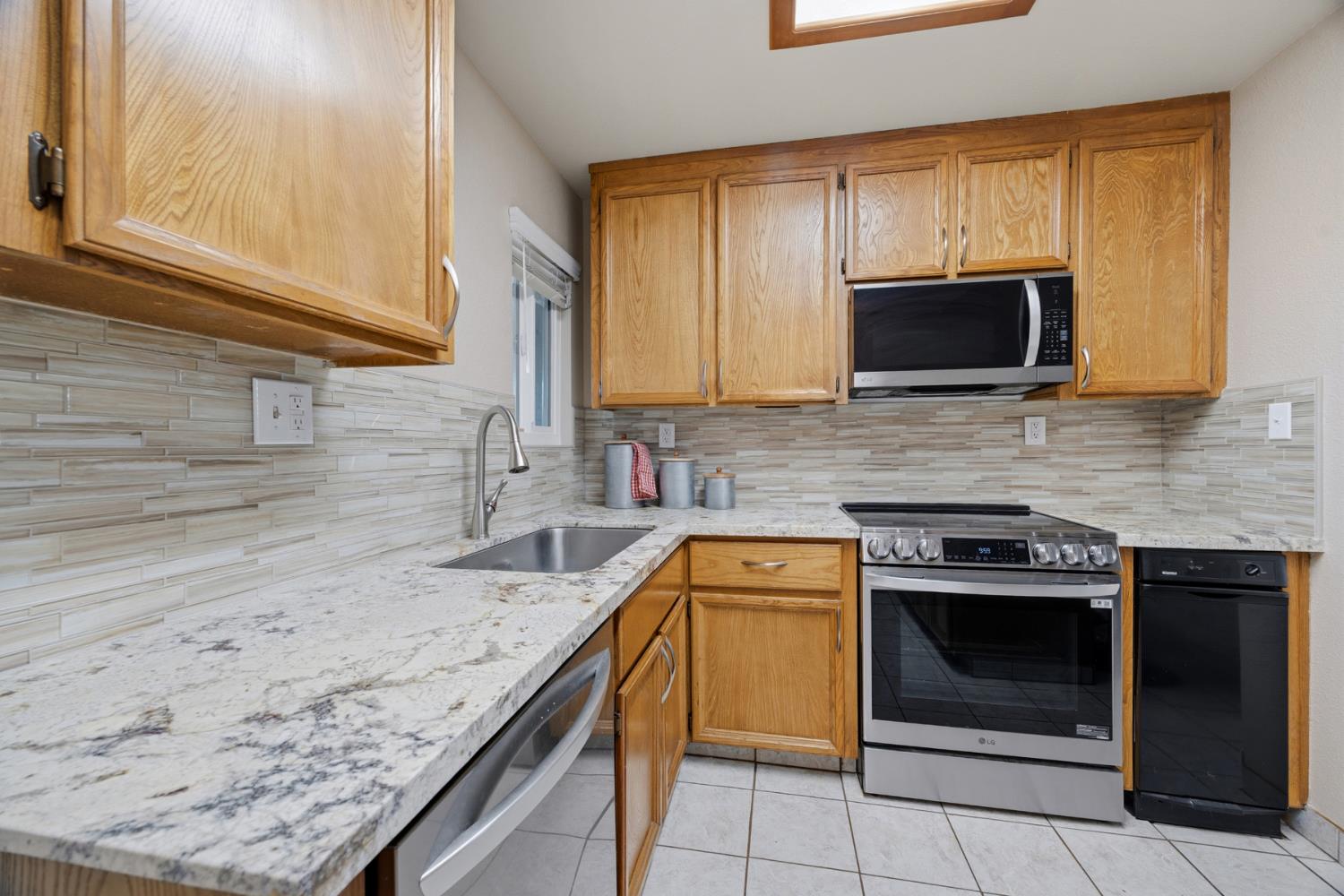 381 E Nees Ave #101, Fresno, CA 93720