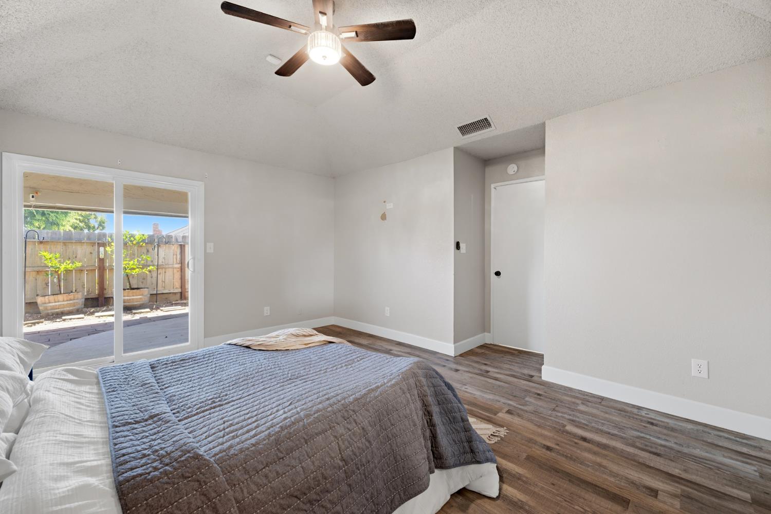 381 E Nees Ave #101, Fresno, CA 93720