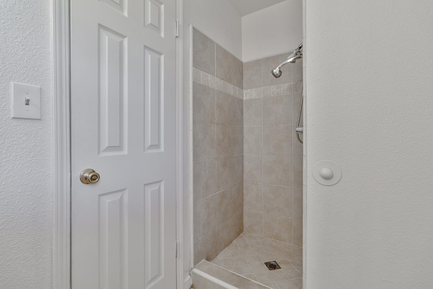 27164 Parkwood Ave, Madera, CA 93637