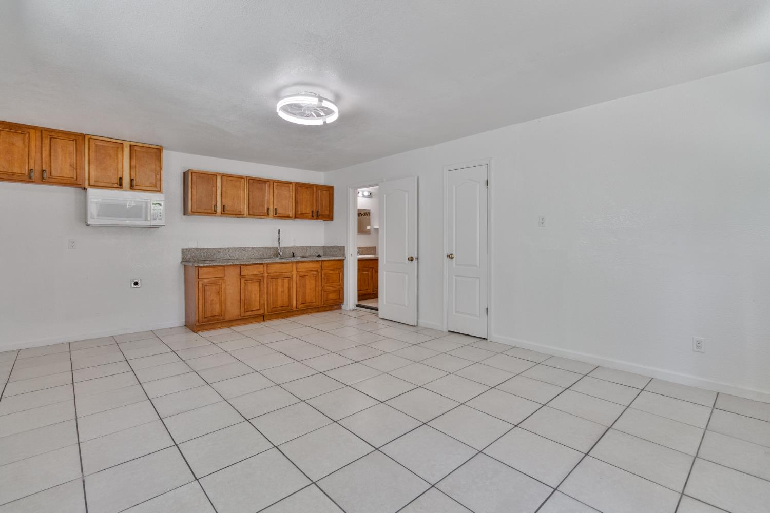 27164 Parkwood Ave, Madera, CA 93637