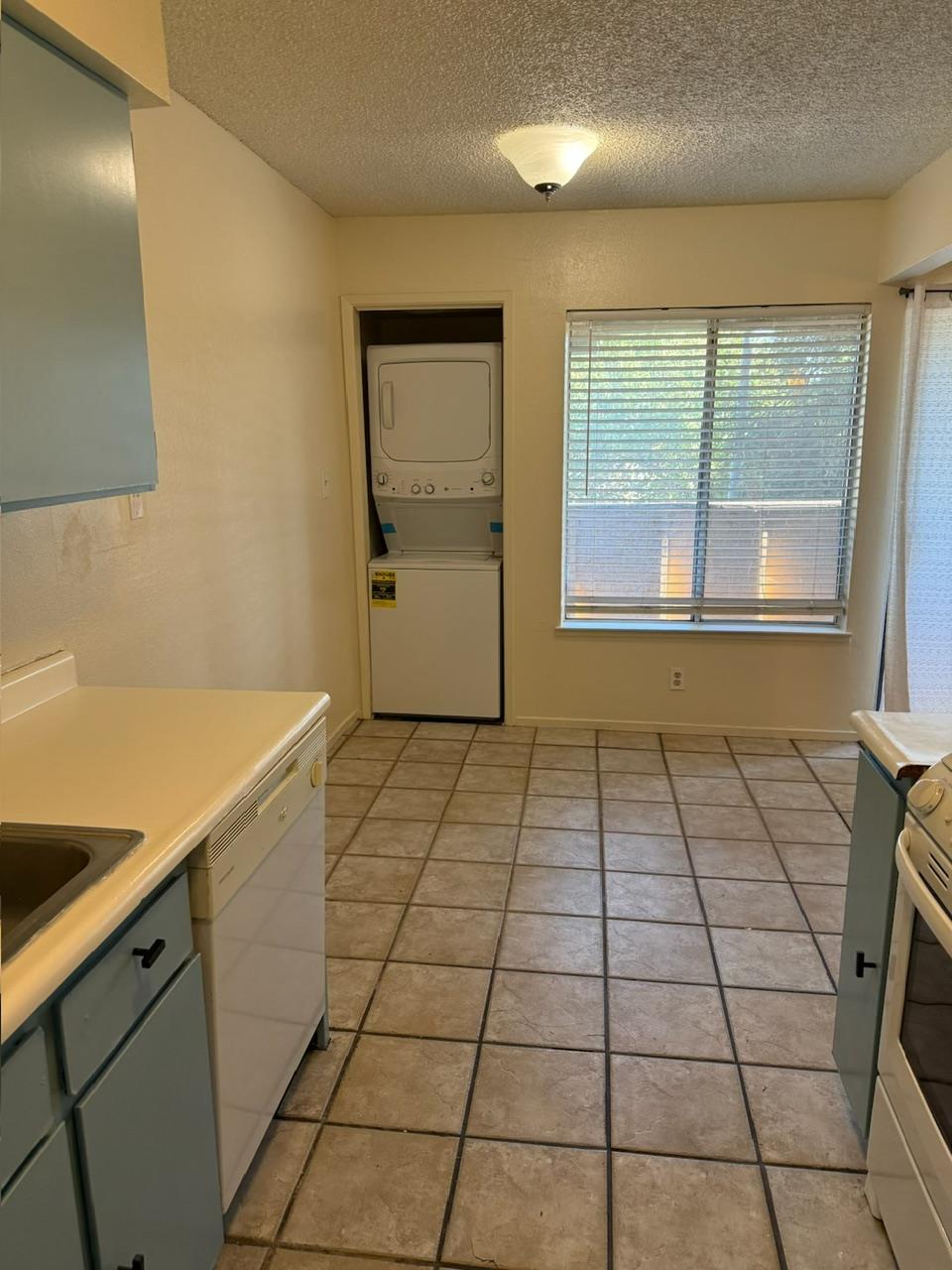 1550 W Ashlan Ave #244, Fresno, CA 93705