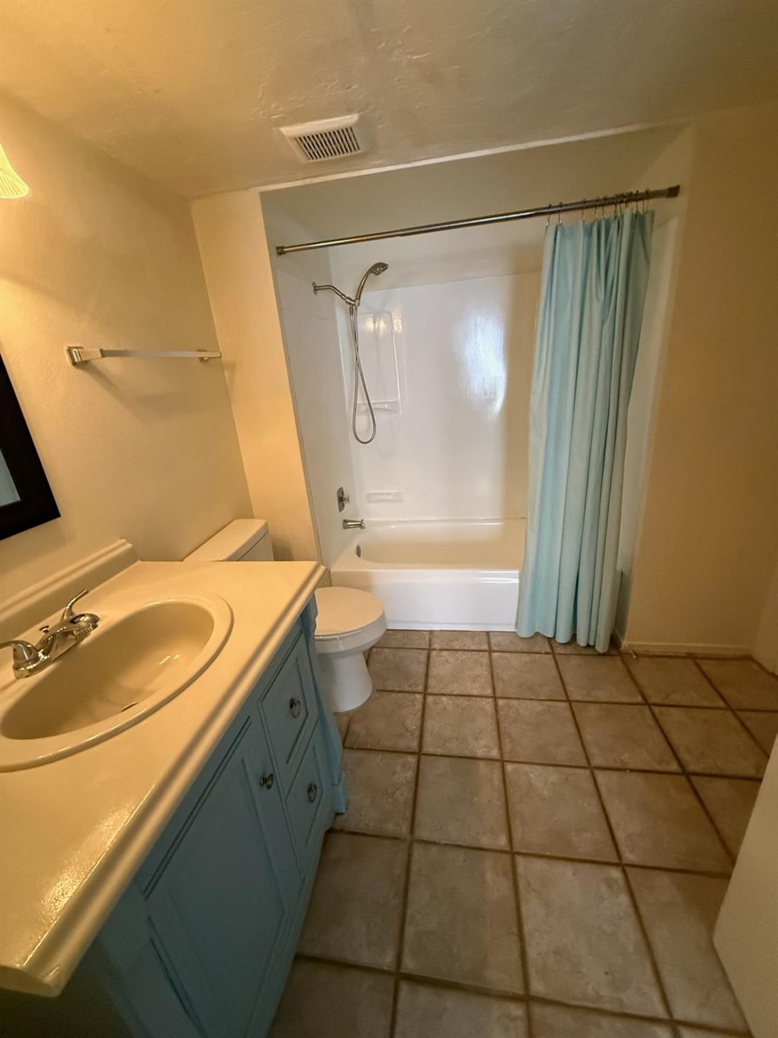 1550 W Ashlan Ave #244, Fresno, CA 93705