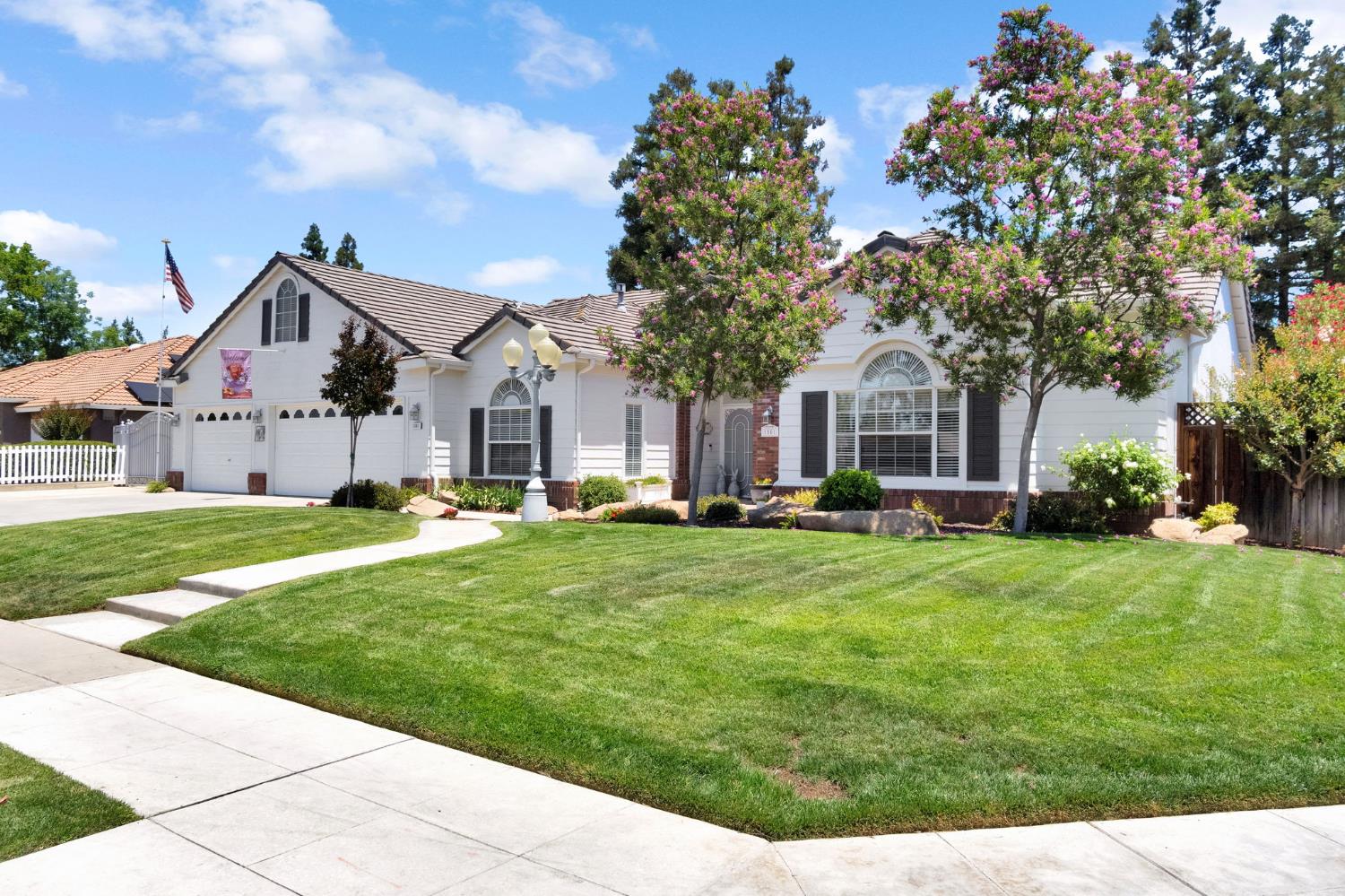 1101 N Armstrong Ave, Clovis, CA 93611