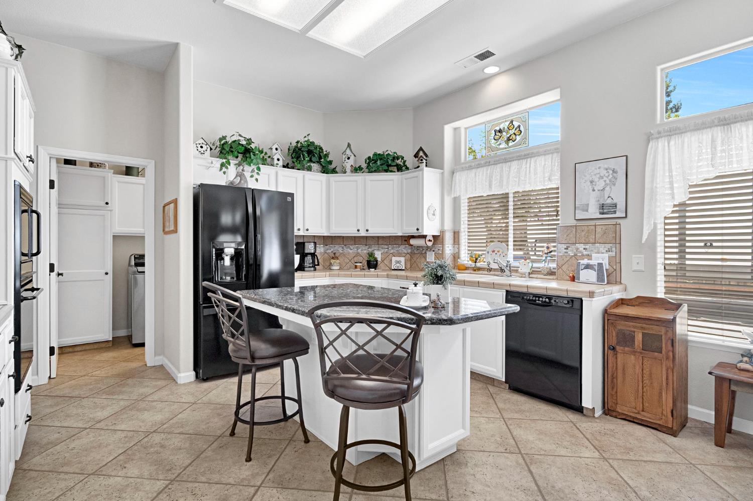 1101 N Armstrong Ave, Clovis, CA 93611