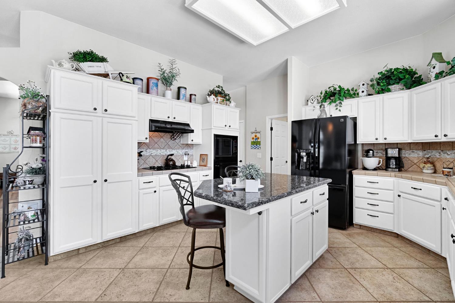1101 N Armstrong Ave, Clovis, CA 93611