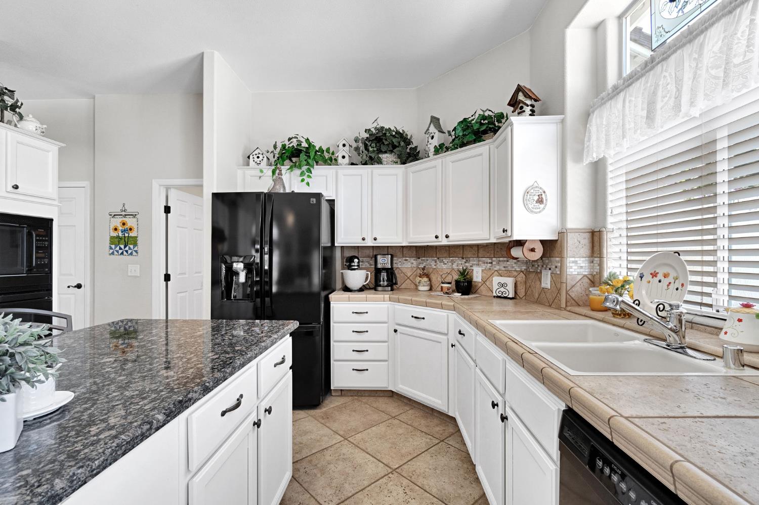 1101 N Armstrong Ave, Clovis, CA 93611