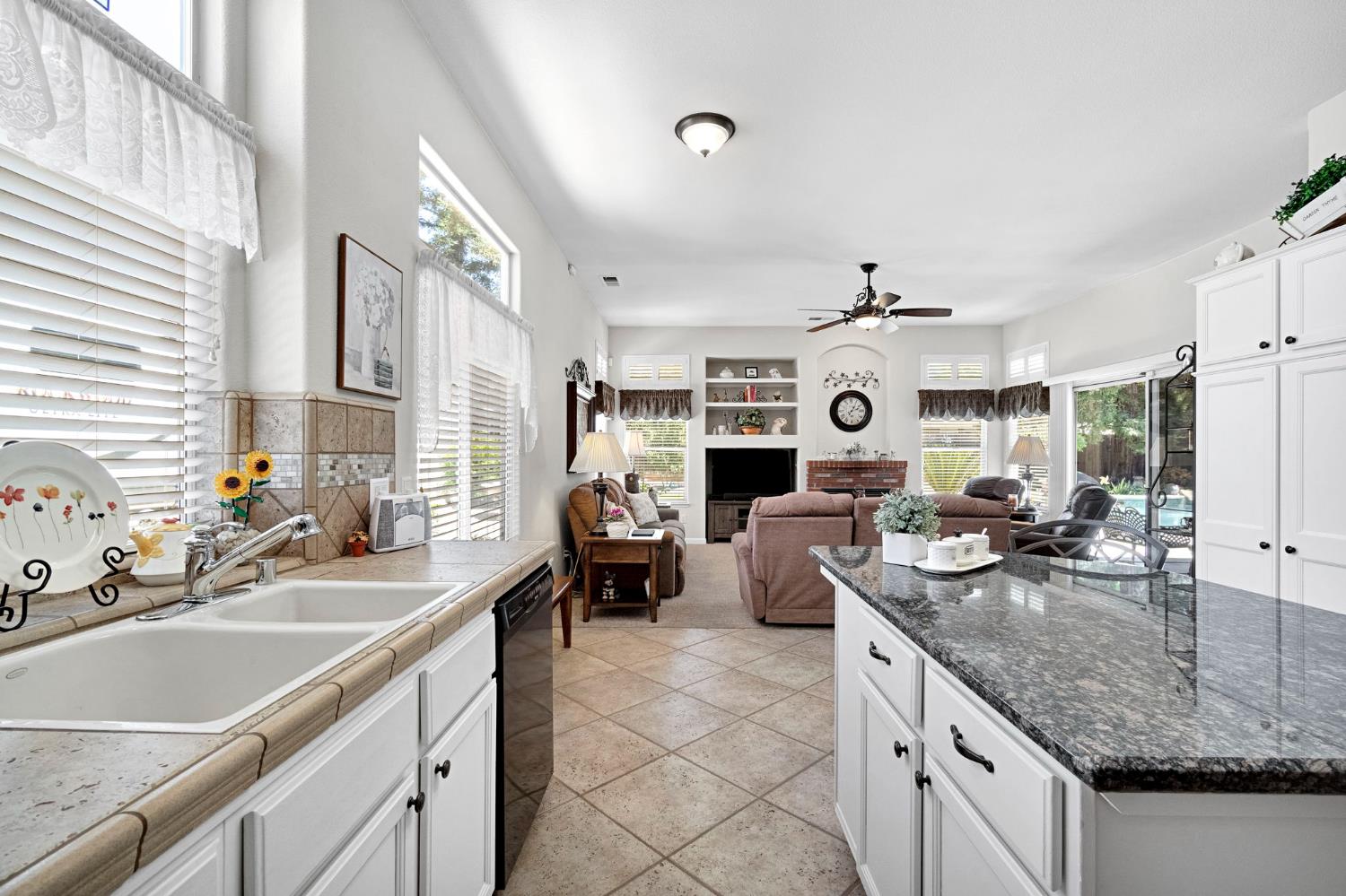 1101 N Armstrong Ave, Clovis, CA 93611