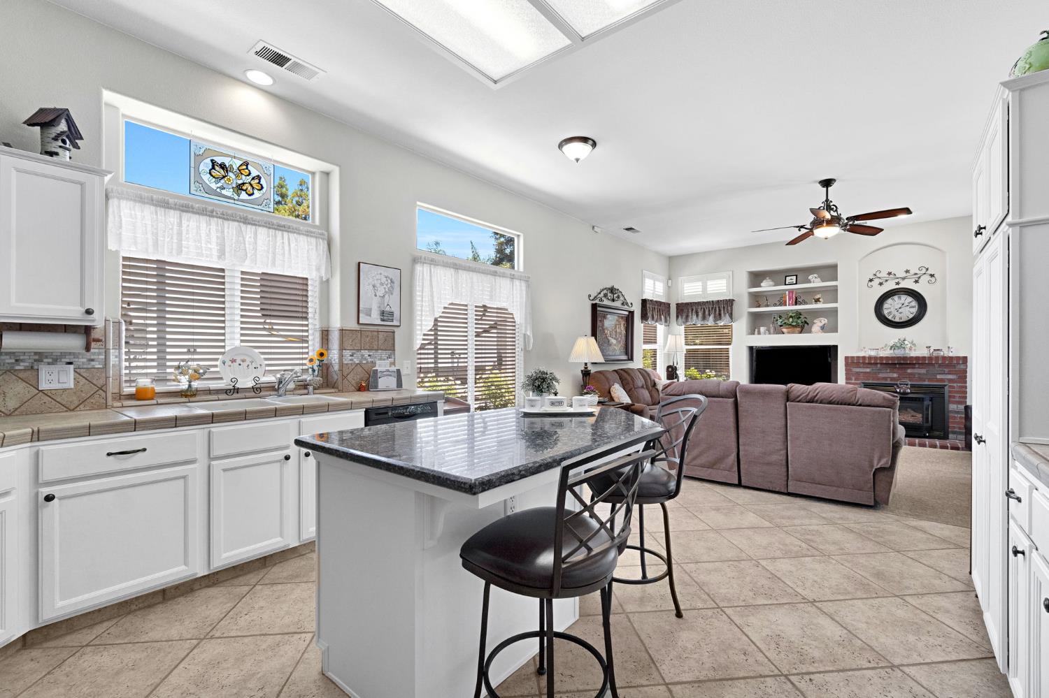 1101 N Armstrong Ave, Clovis, CA 93611