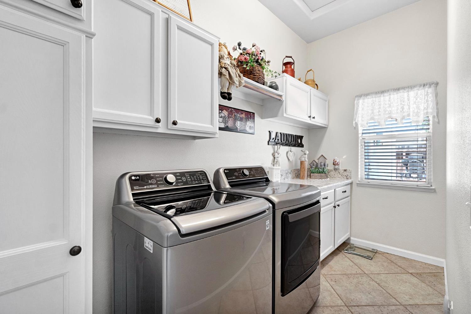 1101 N Armstrong Ave, Clovis, CA 93611
