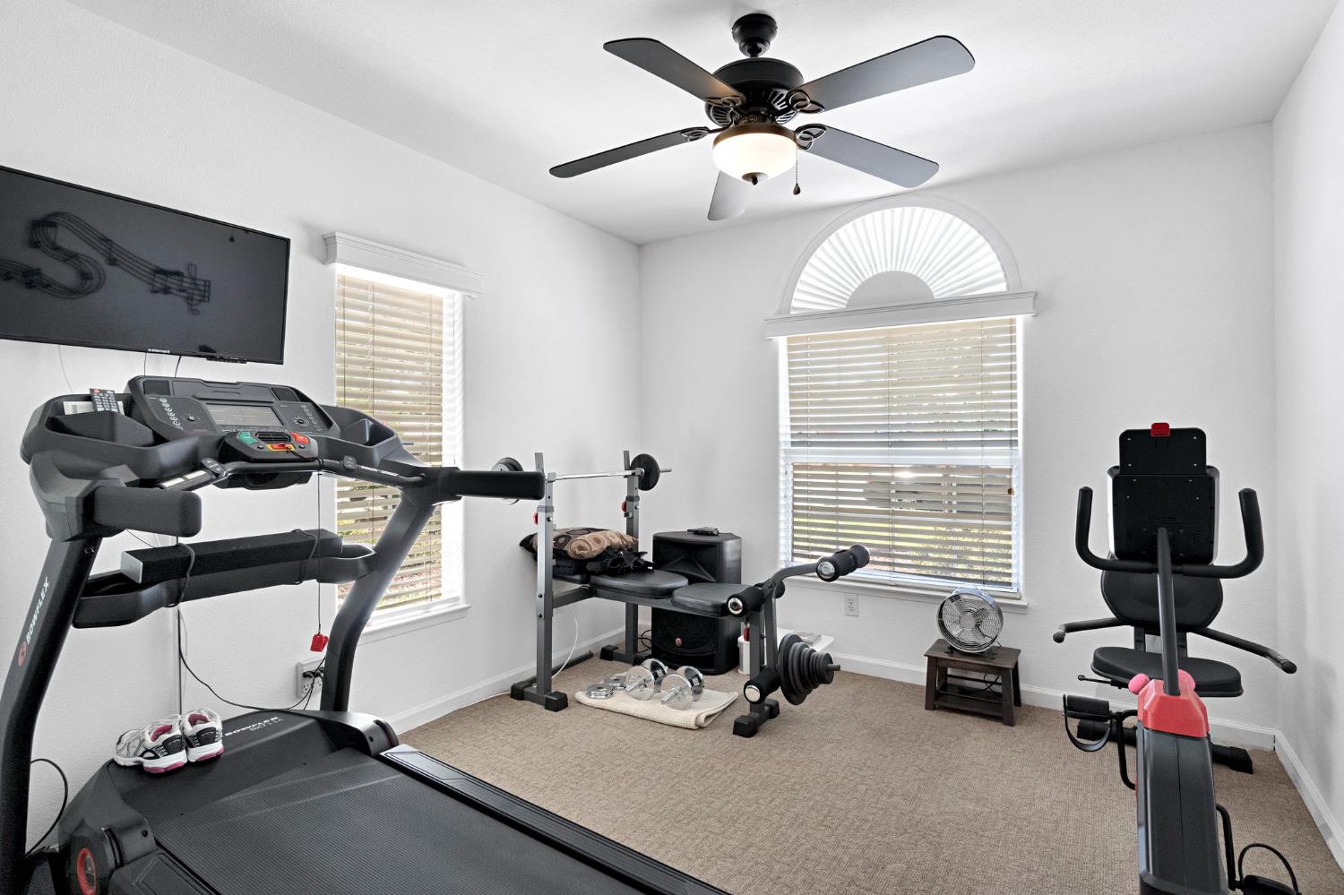 1101 N Armstrong Ave, Clovis, CA 93611