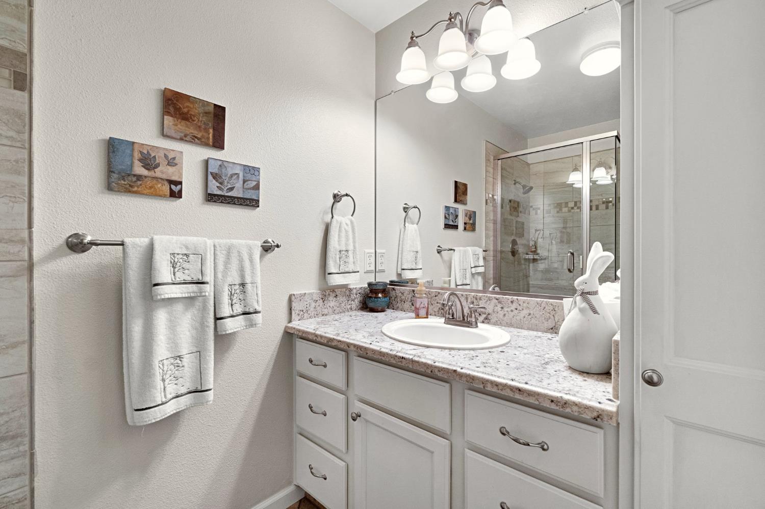 1101 N Armstrong Ave, Clovis, CA 93611