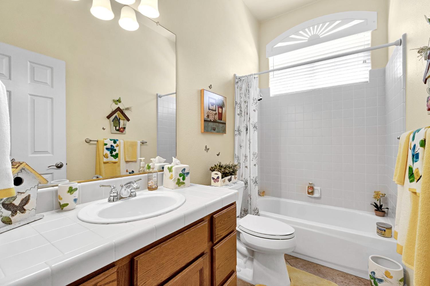1101 N Armstrong Ave, Clovis, CA 93611