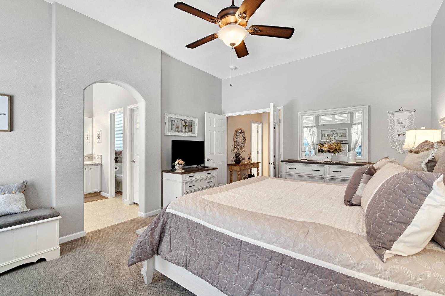 1101 N Armstrong Ave, Clovis, CA 93611
