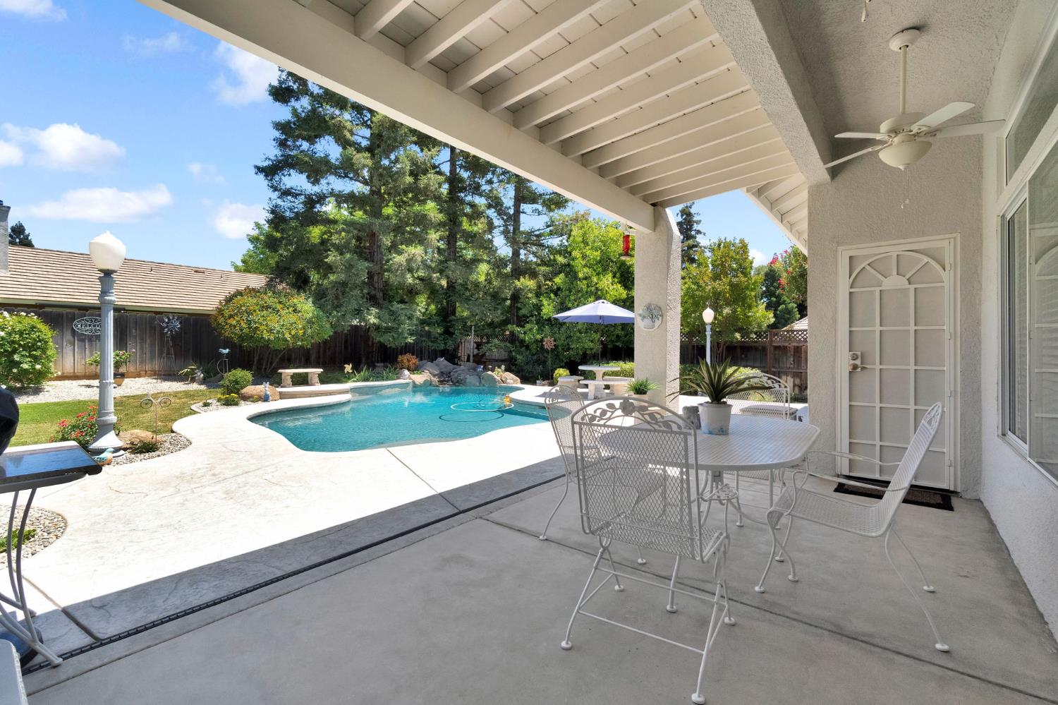 1101 N Armstrong Ave, Clovis, CA 93611