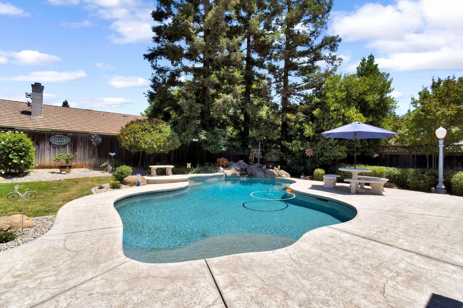 1101 N Armstrong Ave, Clovis, CA 93611