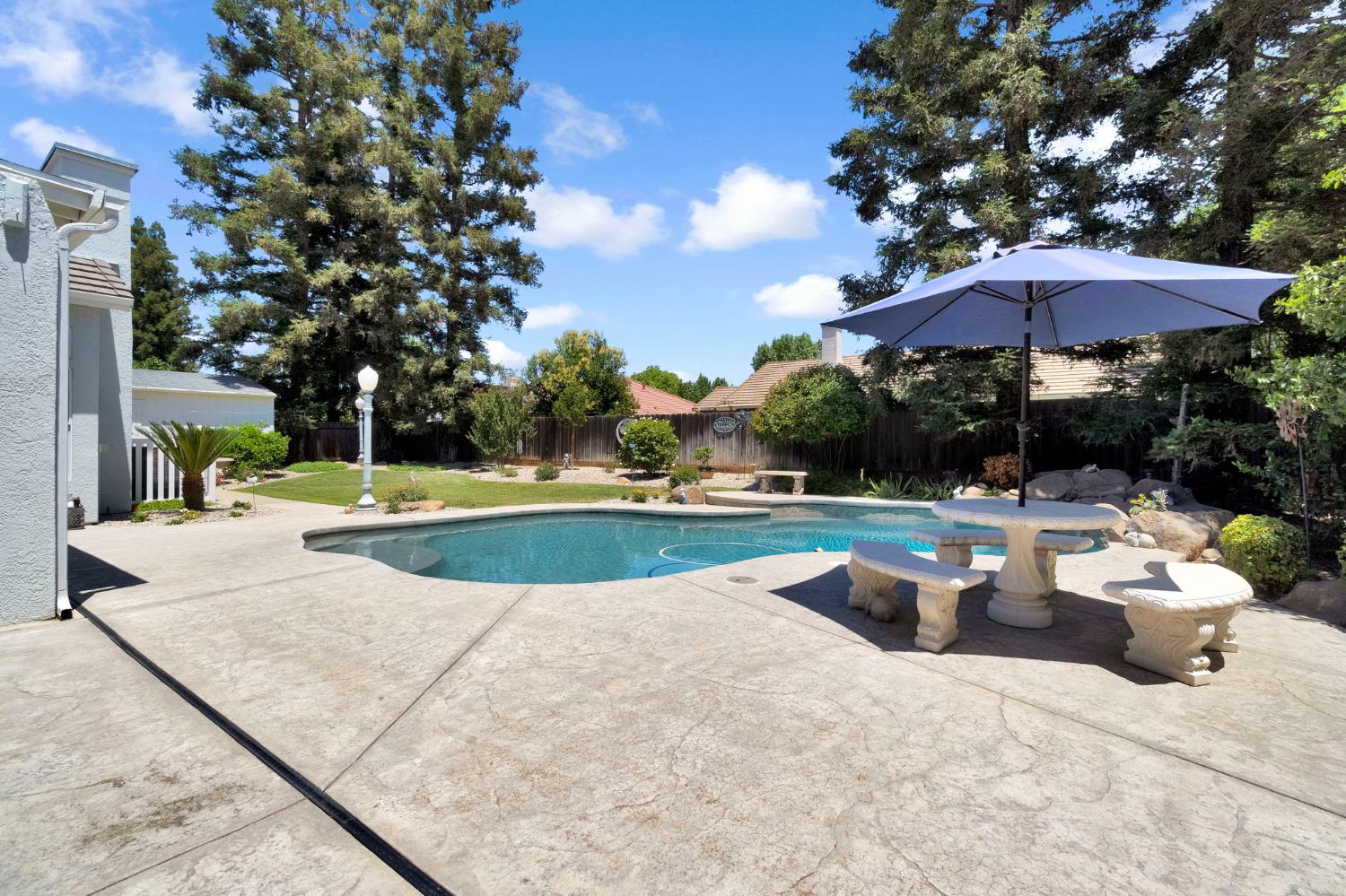 1101 N Armstrong Ave, Clovis, CA 93611